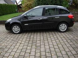 Schwarz Gebraucht 2009 Renault Clio II Dynamique Limousine | 2.750 € (Fairer Preis)