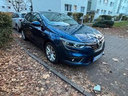 Blau Gebraucht 2016 Renault Mégane III Limousine | 8.200 € (Etwas zu teuer)