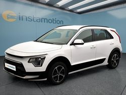 Weiß Gebraucht 2023 Kia Niro Vision SUV | 28.049 € (Fairer Preis)