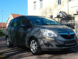 Grau Gebraucht 2011 Opel Meriva Edition Van / Kleinbus | 2.190 € (Fairer Preis)