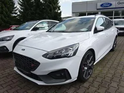Frostweiß Gebraucht 2021 Ford Focus Performance Edition Kombi | 27.965 € (Fairer Preis)