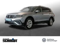 Pyritsilber metallic Gebraucht 2024 VW Tiguan Allspace Life SUV | 33.489 € (Superpreis)
