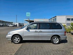 Grau Gebraucht 2005 Kia Carnival Van / Kleinbus | 1.650 € (Fairer Preis)