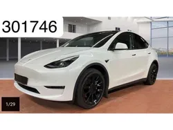Weiss metallic (metallic) Gebraucht 2022 Tesla Model Y SUV | 34.450 € (Fairer Preis)