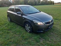 Grau Gebraucht 2010 Kia Ceed Limousine | 3.499 € (Guter Preis)