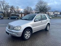Brillantsilber metalliclack Gebraucht 2005 Mercedes ML400 Edition SUV | 5.990 €