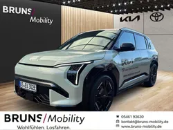 Grün Gebraucht 2024 Kia EV3 4 SUV | 41.990 € (Guter Preis)