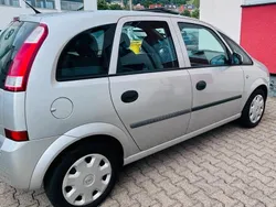 Grau Gebraucht 2003 Opel Meriva Van / Kleinbus | 2.200 € (Fairer Preis)