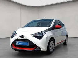 Weiß Gebraucht 2018 Toyota Aygo Business Edition Kleinwagen | 7.990 € (Fairer Preis)