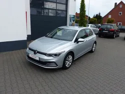 Silber Gebraucht 2023 VW Golf VIII Life Limousine | 22.890 € (Fairer Preis)
