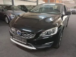 Schwarz Gebraucht 2016 Volvo S60 CC Momentum Limousine | 10.900 €