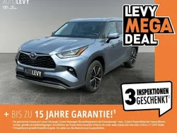Blau Gebraucht 2020 Toyota Highlander Luxury SUV | 47.990 € (Etwas zu teuer)