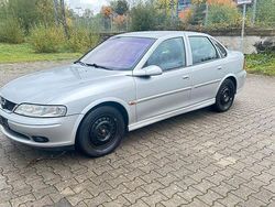 Silber Gebraucht 2001 Opel Vectra Edition Limousine | 2.850 € (Teuer)