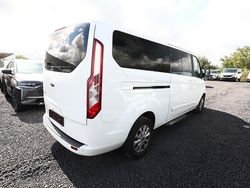 Frost weiß frost weiß frost weiß Gebraucht 2019 Ford Tourneo Custom Titanium X Van | 34.270 € (Etwas zu teuer)