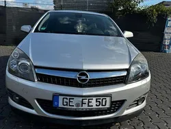 Grau Gebraucht 2009 Opel Astra GTC Innovation Limousine | 3.250 € (Fairer Preis)