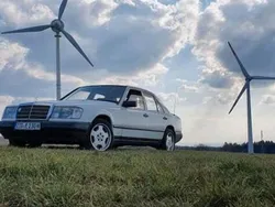Weiß Gebraucht 1985 Mercedes E230 Limousine | 5.300 €