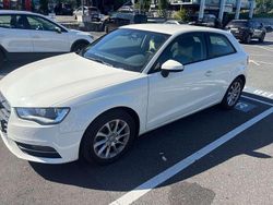 Weiß Gebraucht 2014 Audi A3 Attraction Limousine | 8.970 € (Guter Preis)