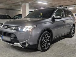 Grau Gebraucht 2025 Mitsubishi Outlander SUV | 13.400 €