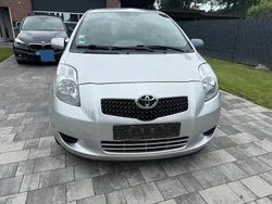 Silber Gebraucht 2007 Toyota Yaris Luna Limousine | 2.400 € (Fairer Preis)
