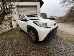 Weiß Gebraucht 2024 Toyota Aygo Kleinwagen | 17.500 € (Etwas zu teuer)