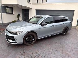 Silber Gebraucht 2024 VW Passat R-line Kombi | 38.499 € (Fairer Preis)