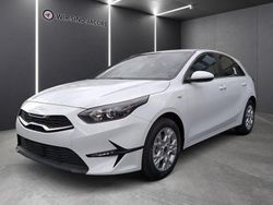 Weiss Gebraucht 2025 Kia Ceed Comfort Limousine | 23.370 € (Superpreis)