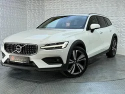 Weiß Gebraucht 2019 Volvo V60 CC Pro Kombi | 30.990 € (Etwas zu teuer)