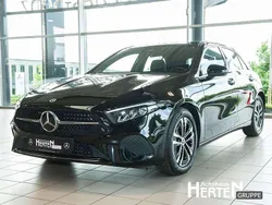 Lack kosmosschwarz Gebraucht 2024 Mercedes A180 Limousine | 29.900 € (Fairer Preis)