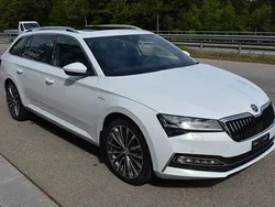 Weiß Gebraucht 2023 Skoda Superb LAURIN & KLEMENT Kombi | 46.886 € (Teuer)