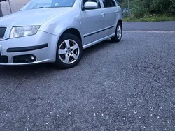 Silber Gebraucht 2006 Skoda Fabia Kleinwagen | 1.900 € (Fairer Preis)