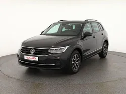 Uranograu Gebraucht 2021 VW Tiguan Life SUV | 26.950 € (Etwas zu teuer)