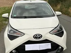 Weiß Gebraucht 2019 Toyota Aygo Business Edition Kleinwagen | 8.200 € (Fairer Preis)