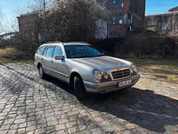 Silber Gebraucht 1998 Mercedes E320 Kombi | 1.400 €
