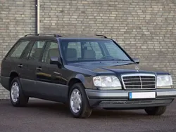 Schwarz Gebraucht 1995 Mercedes E220 Kombi | 23.300 €