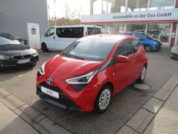 Rot Gebraucht 2019 Toyota Aygo X-play Kleinwagen | 11.990 € (Teuer)