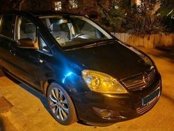 Schwarz Gebraucht 2011 Opel Zafira Van / Kleinbus | 1.999 € (Superpreis)