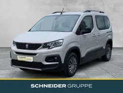 Grau Gebraucht 2022 Peugeot Rifter Allure Van / Kleinbus | 23.890 € (Etwas zu teuer)