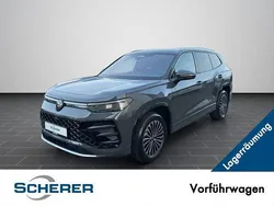 Delfingrau metallic (metallic) Gebraucht 2025 VW Tayron R-line SUV | 55.590 € (Superpreis)