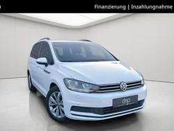 Weiß Gebraucht 2016 VW Touran Van / Kleinbus | 13.490 € (Fairer Preis)