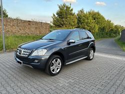 Grau Gebraucht 2010 Mercedes ML300 SUV | 10.000 €
