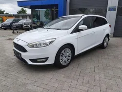 Weiß (frostweiss) Gebraucht 2015 Ford Focus Kombi | 8.480 € (Etwas zu teuer)