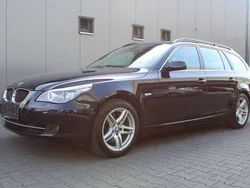 Monacoblau metallic Gebraucht 2009 BMW 525 Kombi | 9.950 €