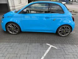 Blau Gebraucht 2023 Abarth 500e Scorpionissima Kleinwagen | 27.900 € (Fairer Preis)
