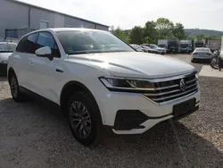 Pure white (metallic) Gebraucht 2021 VW Touareg SUV | 27.900 € (Superpreis)