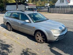 Grau Gebraucht 2003 Ford Mondeo Kombi | 350 € (Superpreis)