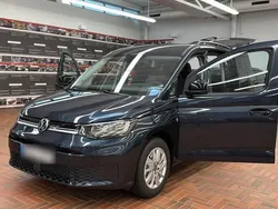 Blau Gebraucht 2024 VW Caddy Life Van / Kleinbus | 39.999 €