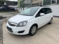 Weiß Gebraucht 2013 Opel Zafira Family Van / Kleinbus | 3.999 € (Fairer Preis)