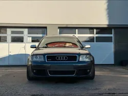 Grau Gebraucht 2002 Audi RS6 Kombi | 17.450 €