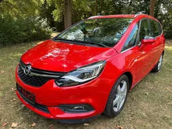 Rot Gebraucht 2017 Opel Zafira Tourer Business Innovation Van / Kleinbus | 6.499 € (Fairer Preis)