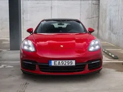Rot Gebraucht 2019 Porsche Panamera 4 Limousine | 50.000 €